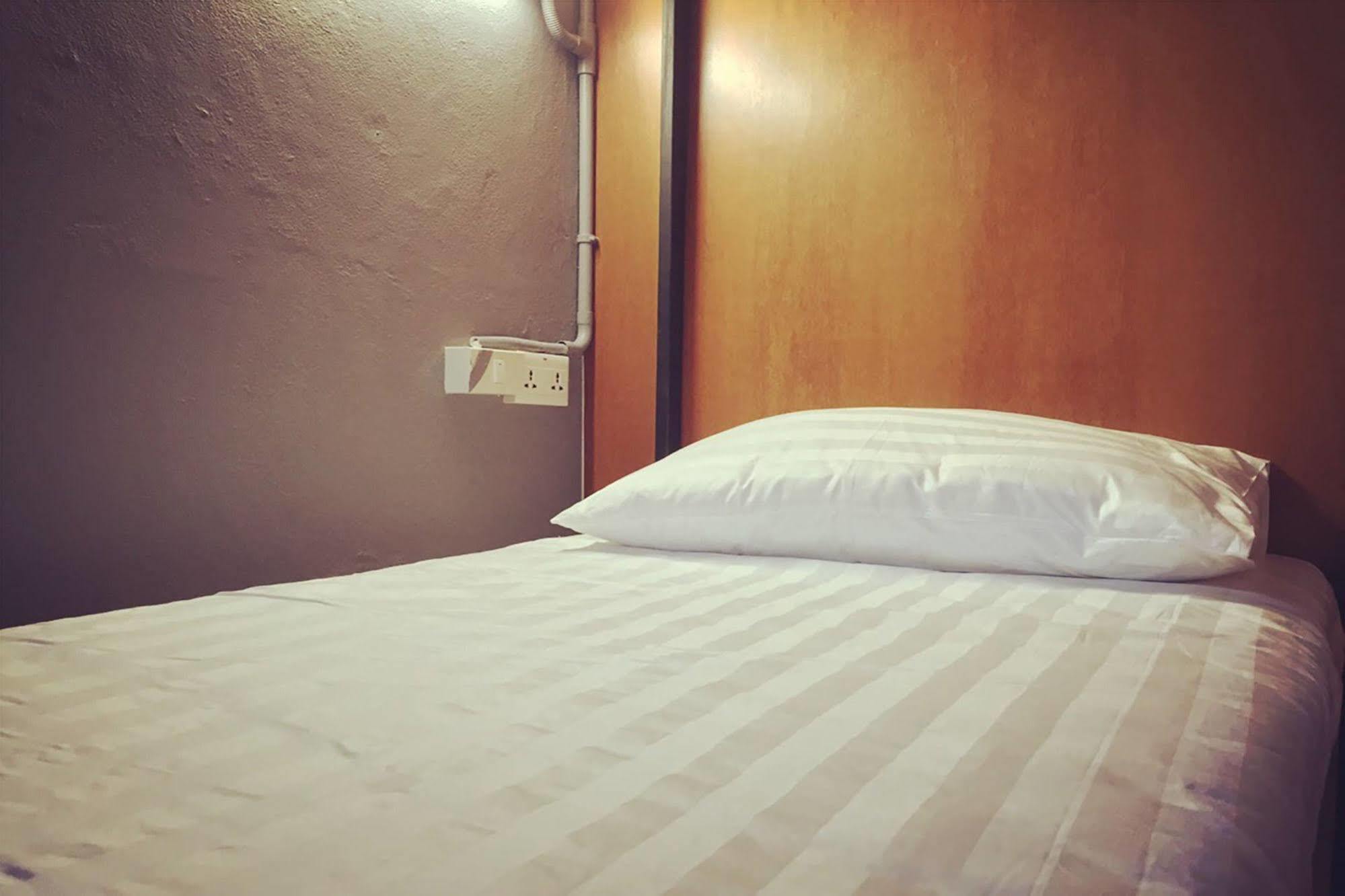 2230 Hostel Chiang Mai Exterior photo